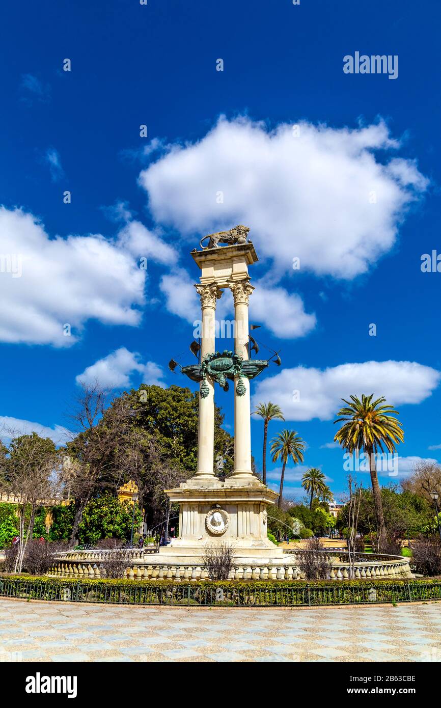 Denkmal für Christoph Kolumbus und das Schiff Isabel in Jardines de Murillo, Sevilla, Spanien Stockfoto