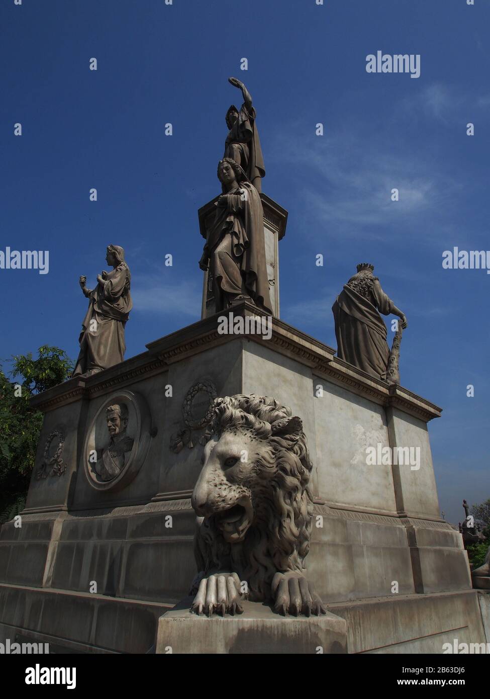 Krypta des peruanischen Präsidenten Ramon Castilla auf dem allgemeinen Friedhof von Lima Presbiero Matias Maestro. Castilla war ein peruanischer Führer, der viele Male als Präsident von Peru diente; für eine kurze Zeit im Jahr 1844, dann im Jahr 1844 bis zum Jahr 1851, erneut von 1855 bis zum Jahr 1862 und schließlich während einer kurzen Periode im Jahr 1863. Stockfoto