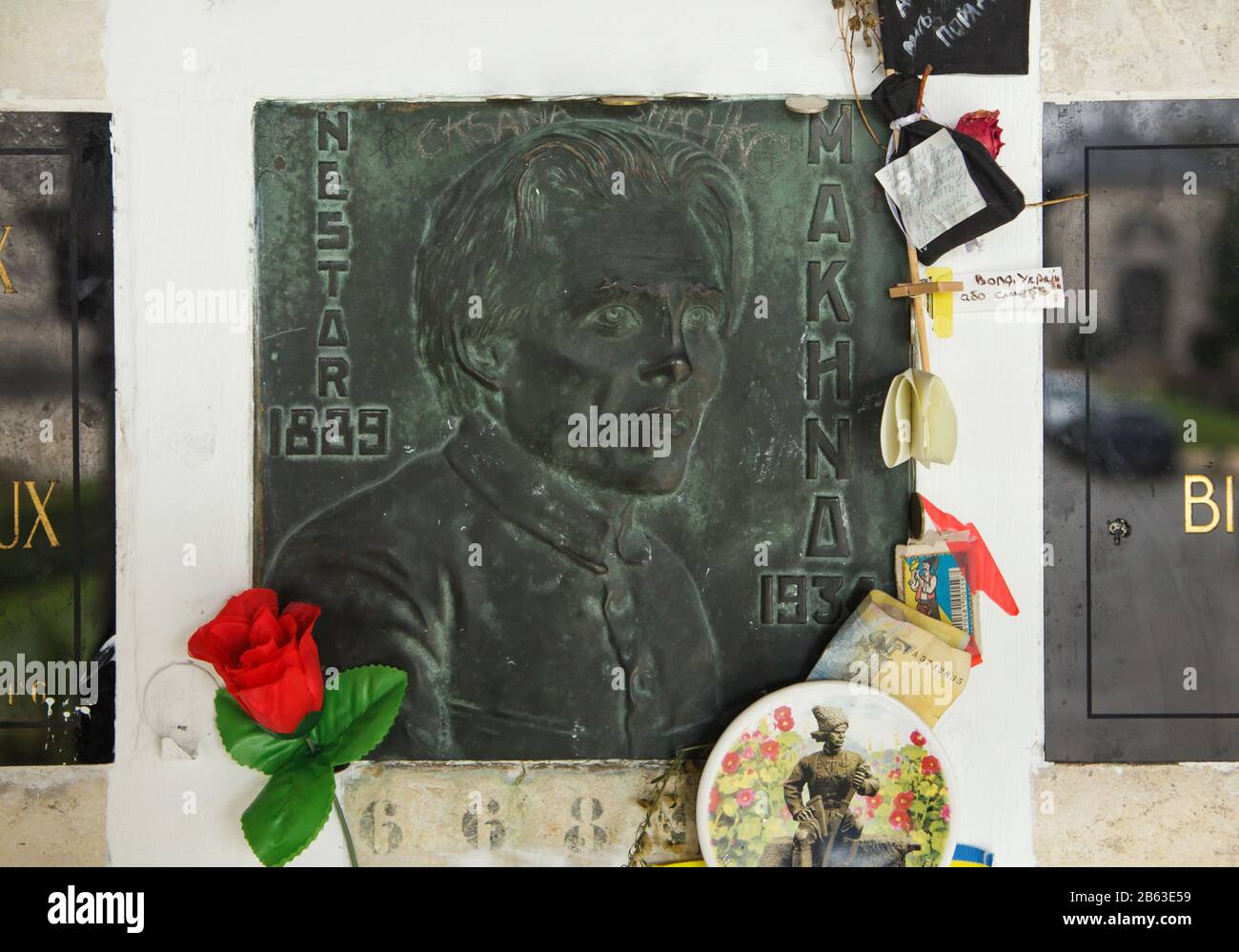 Grab des ukrainischen anarchistischen Revolutionärs Nestor Makhno (1888-1934) auf dem Friedhof Père Lachaise in Paris, Frankreich. Stockfoto