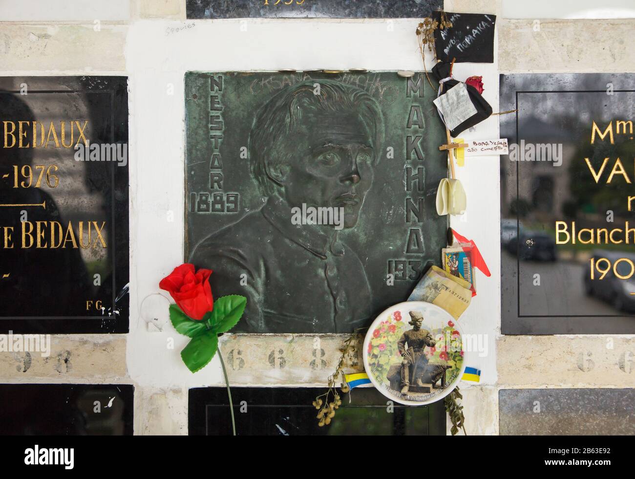 Grab des ukrainischen anarchistischen Revolutionärs Nestor Makhno (1888-1934) auf dem Friedhof Père Lachaise in Paris, Frankreich. Stockfoto