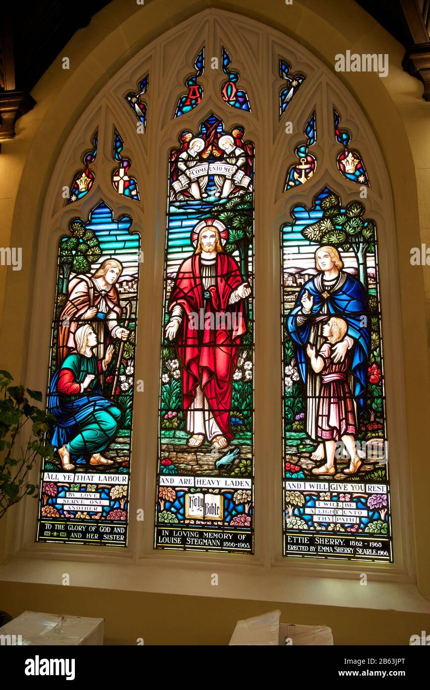 Detail der Glasmalerei in der Kirche Stockfoto