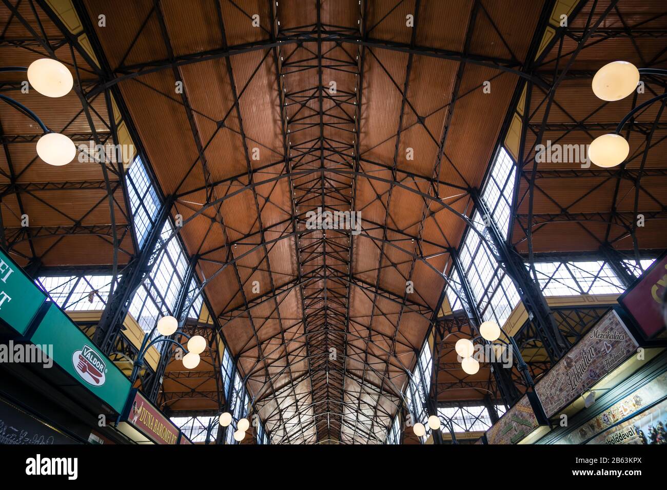 Innenansicht der Großen Markthalle, Nagy Vásárcsarnok, Budapest, Ungarn Stockfoto