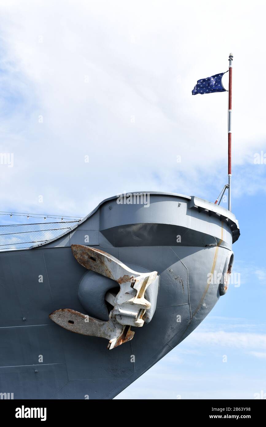 Los ANGELES, KALIFORNIEN - 06. März 2020: Bogen- und Ankerschloss der USS Iowa ein zurückgezoomtes Kriegsschiff, das jetzt ein Maritime Museum im Hafen von Los Angeles ist. Stockfoto