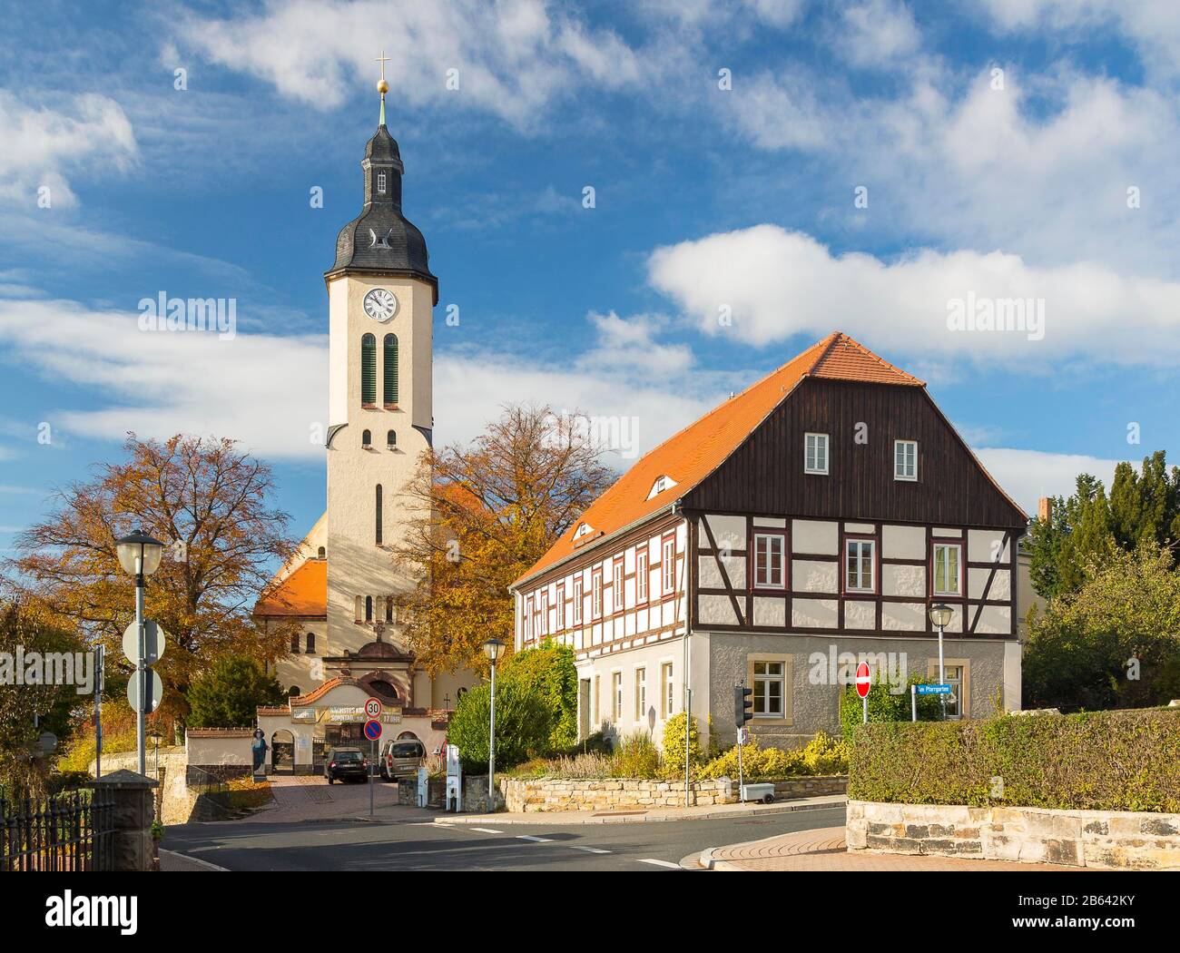 Dorfplatz und St. Jakobus-Kirche, Pesterwitz, Freital, Sachsen, Deutschland Stockfoto