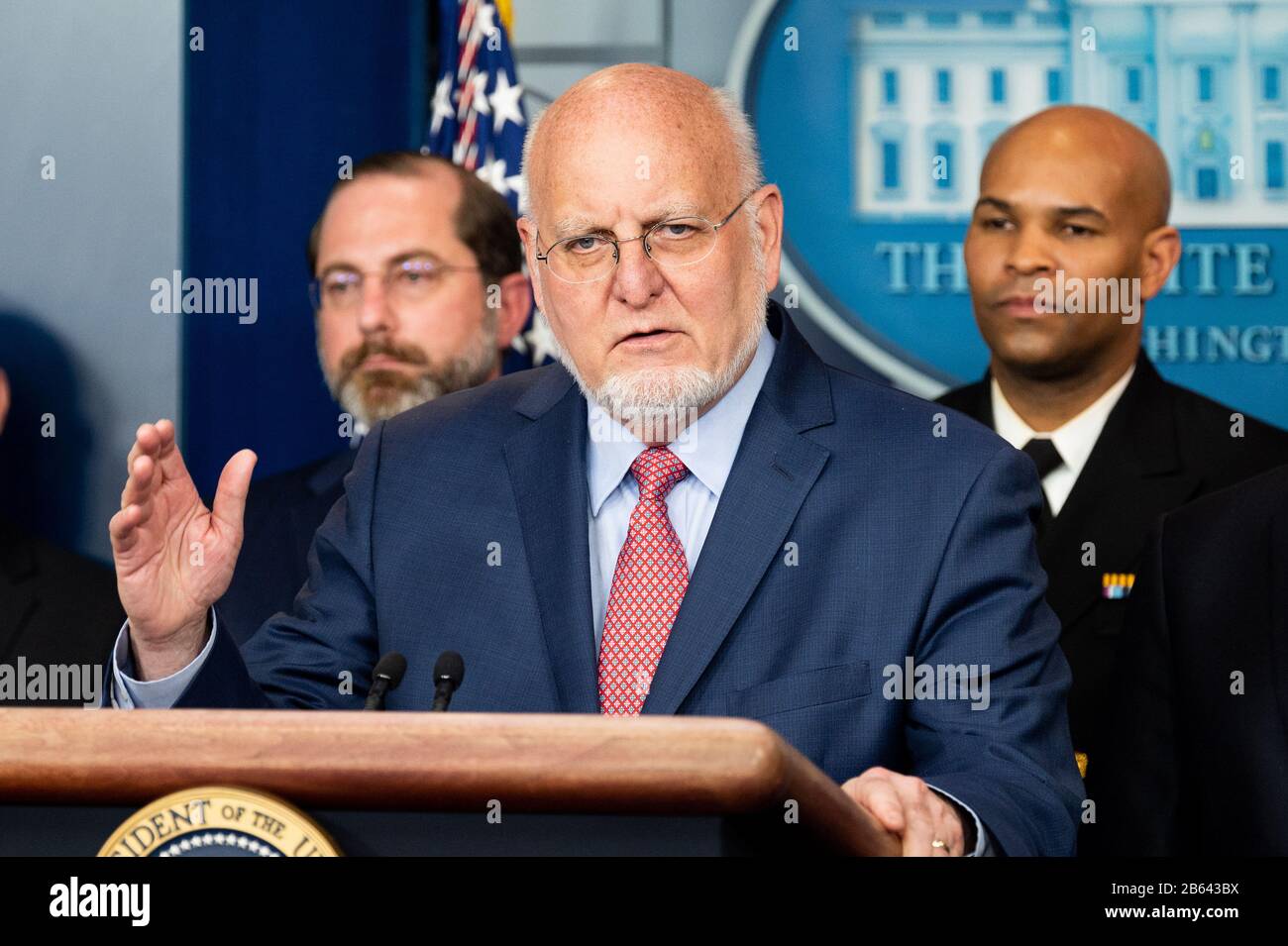 Washington, Vereinigte Staaten. März 2020. Dr. Robert Redfield, Direktor der Centers for Disease Control and Prevention spricht auf der Pressekonferenz der Coronavirus Task Force. Credit: Sopa Images Limited/Alamy Live News Stockfoto