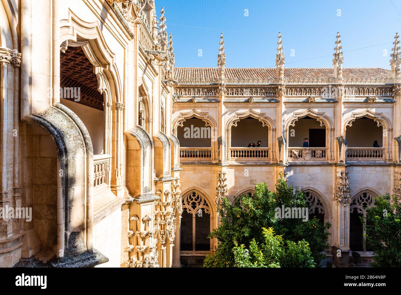 Toledo, Spanien - Dezember 6, 2019: Der Kreuzgang des Klosters San Juan de los Reyes Stockfoto