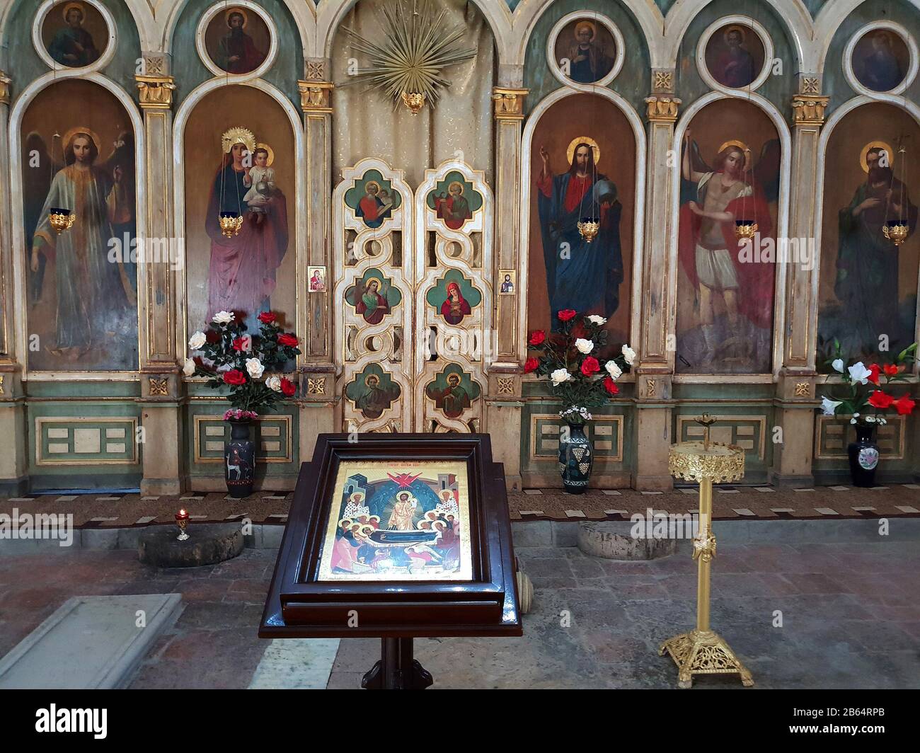 Das Innere der Festung und der Kirche im Ananuri-Schlosskomplex, Georgia Stockfoto