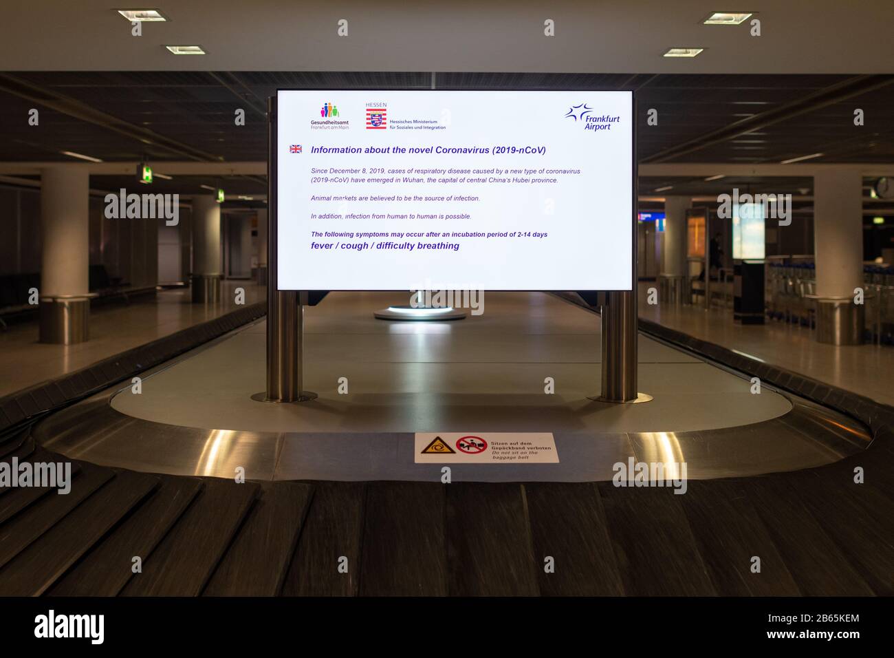 Coronavirus Informationen über Reisen nach und von Wuhan, China am Frankfurter Flughafen, Deutschland Stockfoto