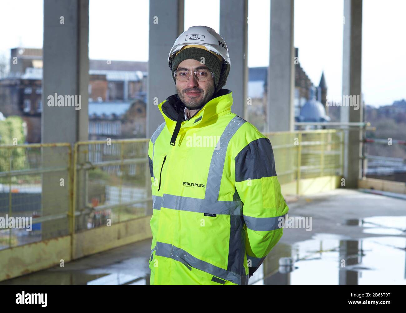 REDAKTIONELLE VERWENDUNG NUR Jose Galtier Design Coordinator Multiplex vor Ort an Der University of Glasgow Research Hub Entwicklung, um die Open Doors Initiative in Schottland zu starten. Stockfoto REDAKTIONELLE VERWENDUNG NUR Jose Galtier Design Coordinator Multiplex vor Ort an Der University of Glasgow Research Hub Entwicklung, um die Open Doors Initiative in Schottland zu starten. Stockfoto