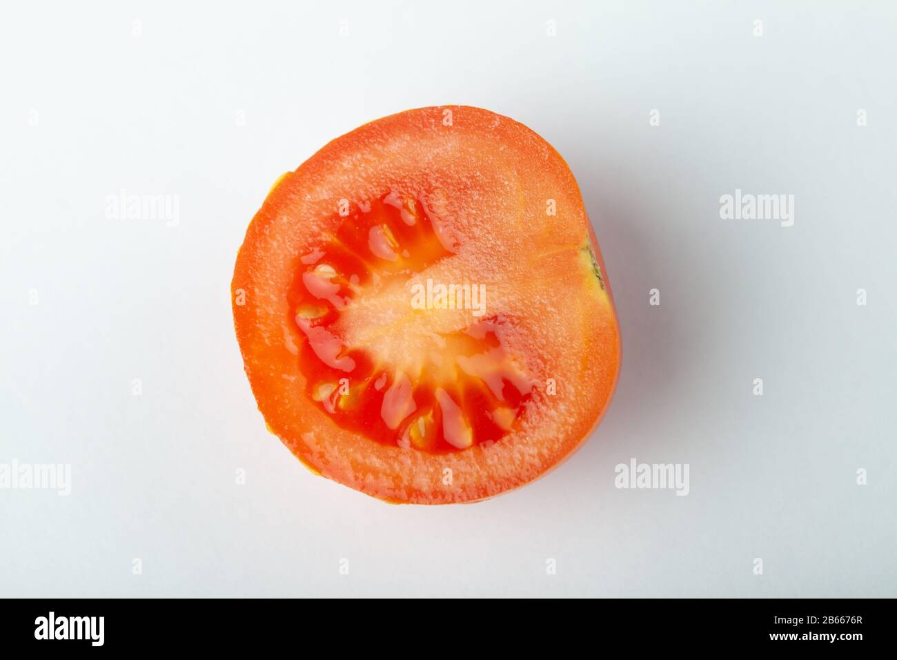 Red Tomato halbiert von oben Stockfoto