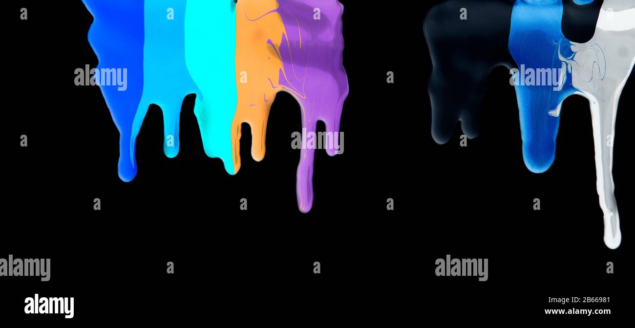 Bunte Farbe tropft auf schwarzem Hintergrund. Abstrakte Malerei Stockfoto
