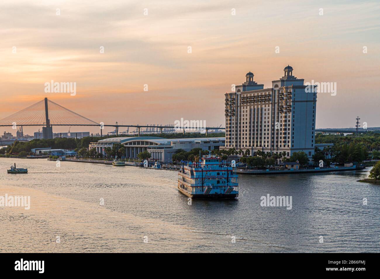 Savannah River Boot bei Sonnenuntergang Stockfoto