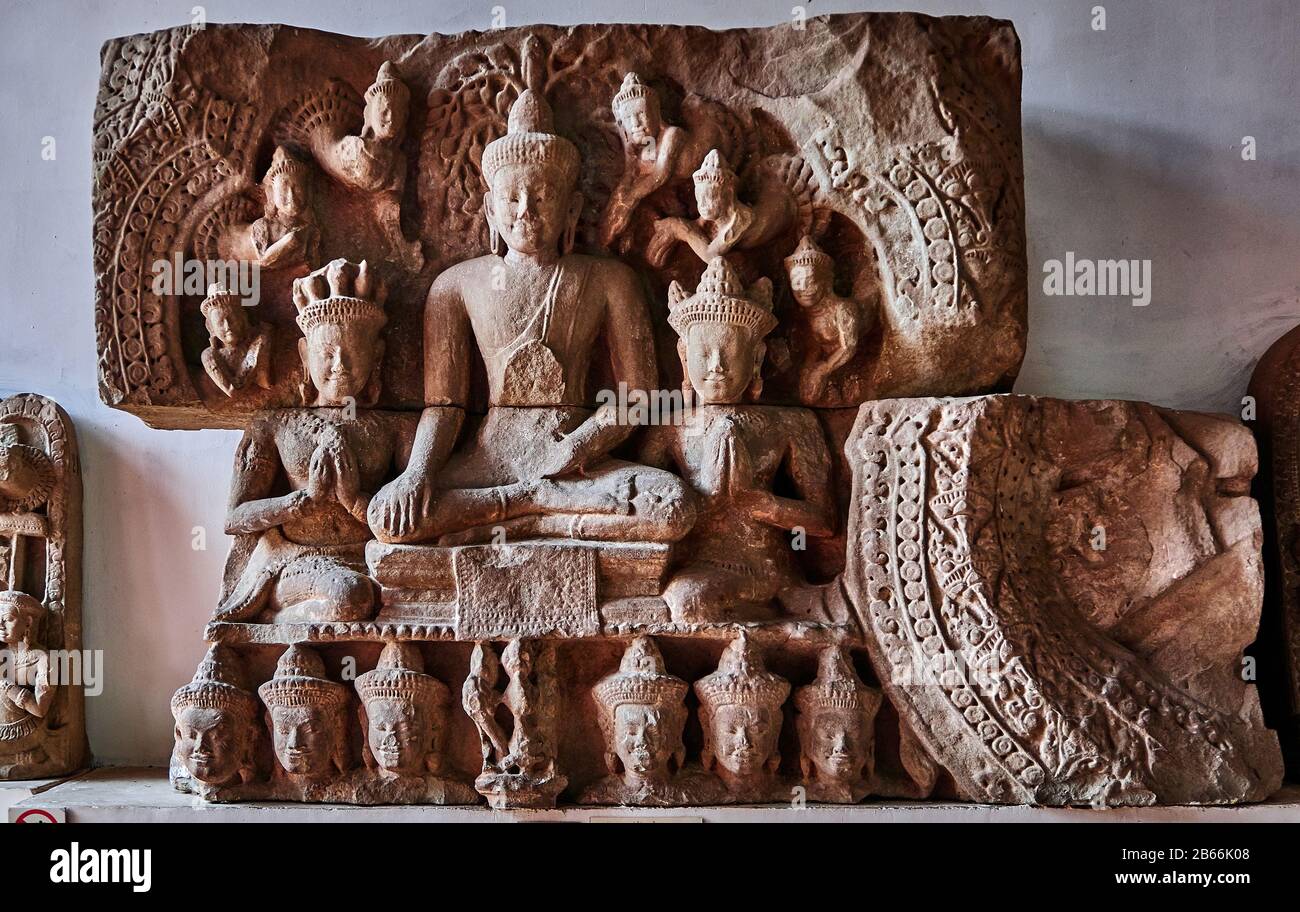 Relieffarbe, die Buddha mit Anbetern darstellen, -Angkoiran-Zeit, Bayon-Stil, Ende 12. Anfang 13. C. Stockfoto