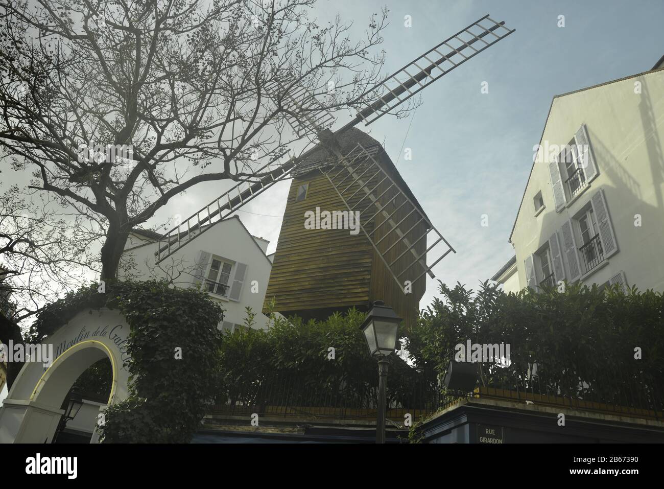 Windmühle in Paris 18e, Pasakdek Stockfoto