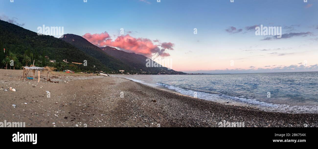 Gagra Sommerlandschaft an der Schwarzmeerküste Stockfoto