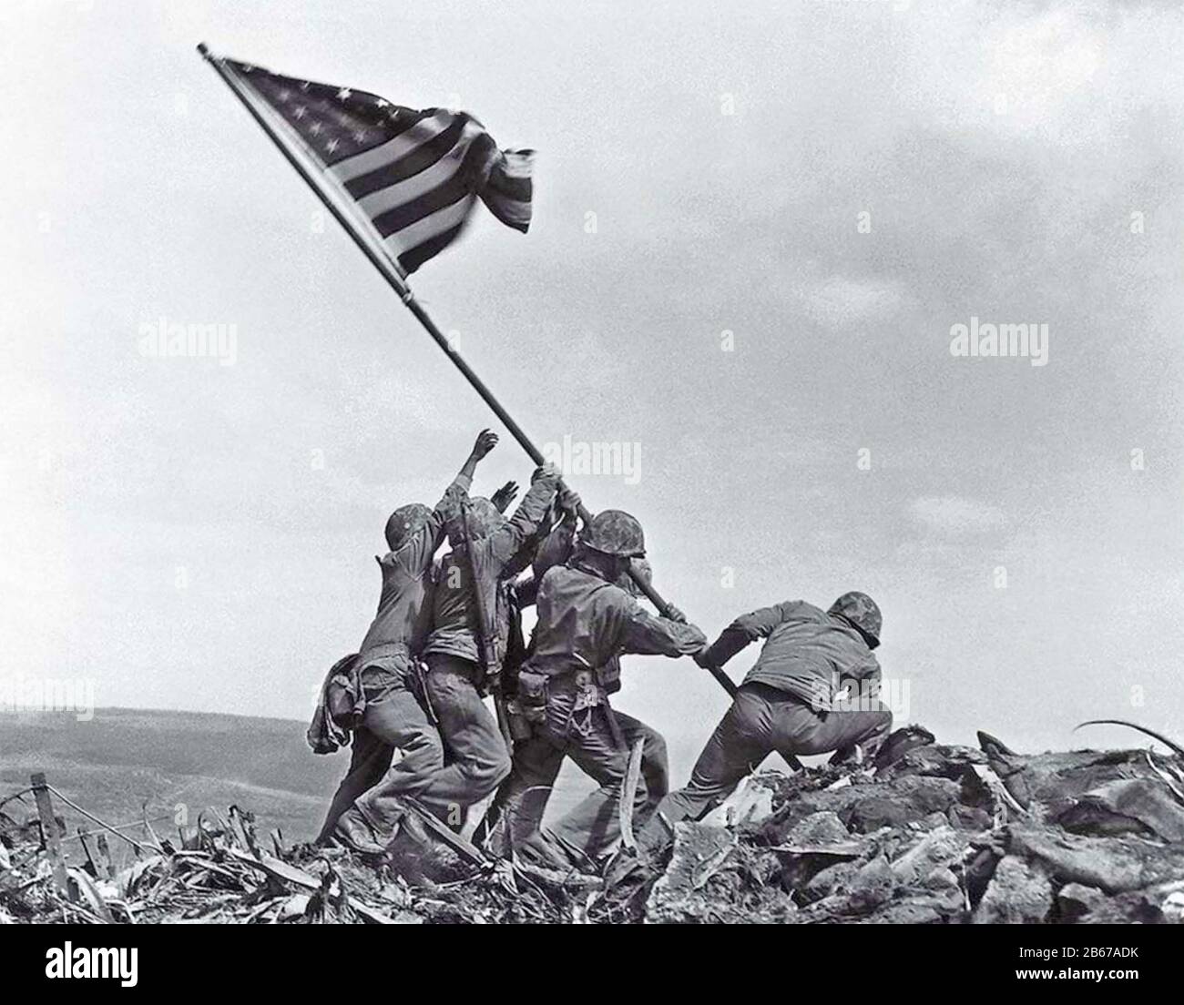 SCHLACHT VON IWO JIMA FEBRUAR-MÄRZ 1945. "Raising the Flag on Iwo Jima" 23. Februar 1945 von Associated Press Fotograf Joe Rosenthal. Stockfoto