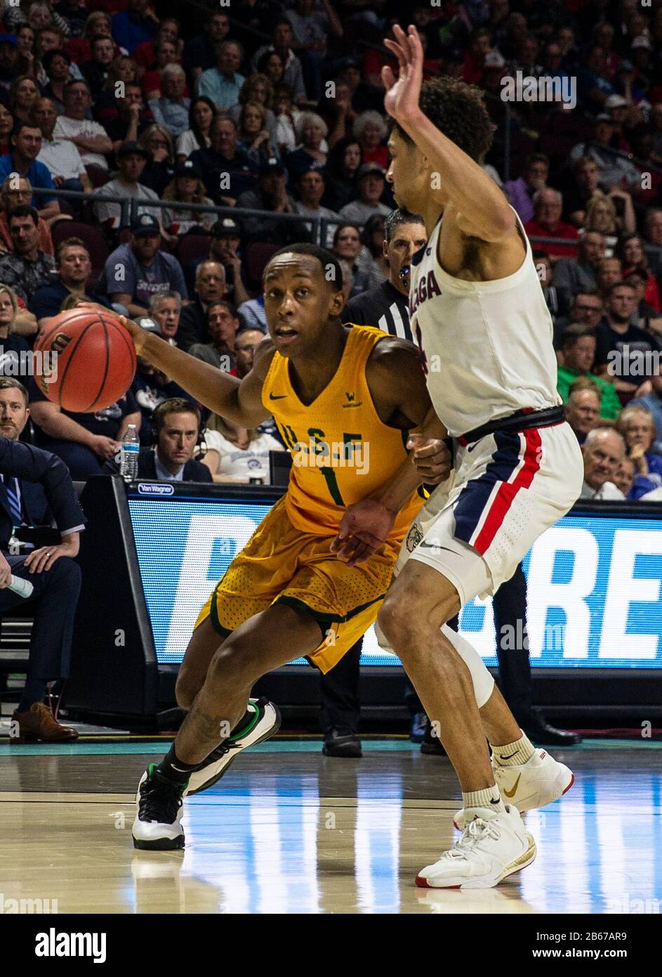 März 2020 Las Vegas, NV, U.S.A. San Francisco Dons Guard Jamaree Bouyea (1) fährt während des Halbfinalspiels der NCAA West Coast Conference Men's Basketball Tournament zwischen Gonzaga Bulldogs und den San Francisco Dons 77-81 verloren in der Orleans Arena Las Vegas, NV. Thurman James/CSM Stockfoto