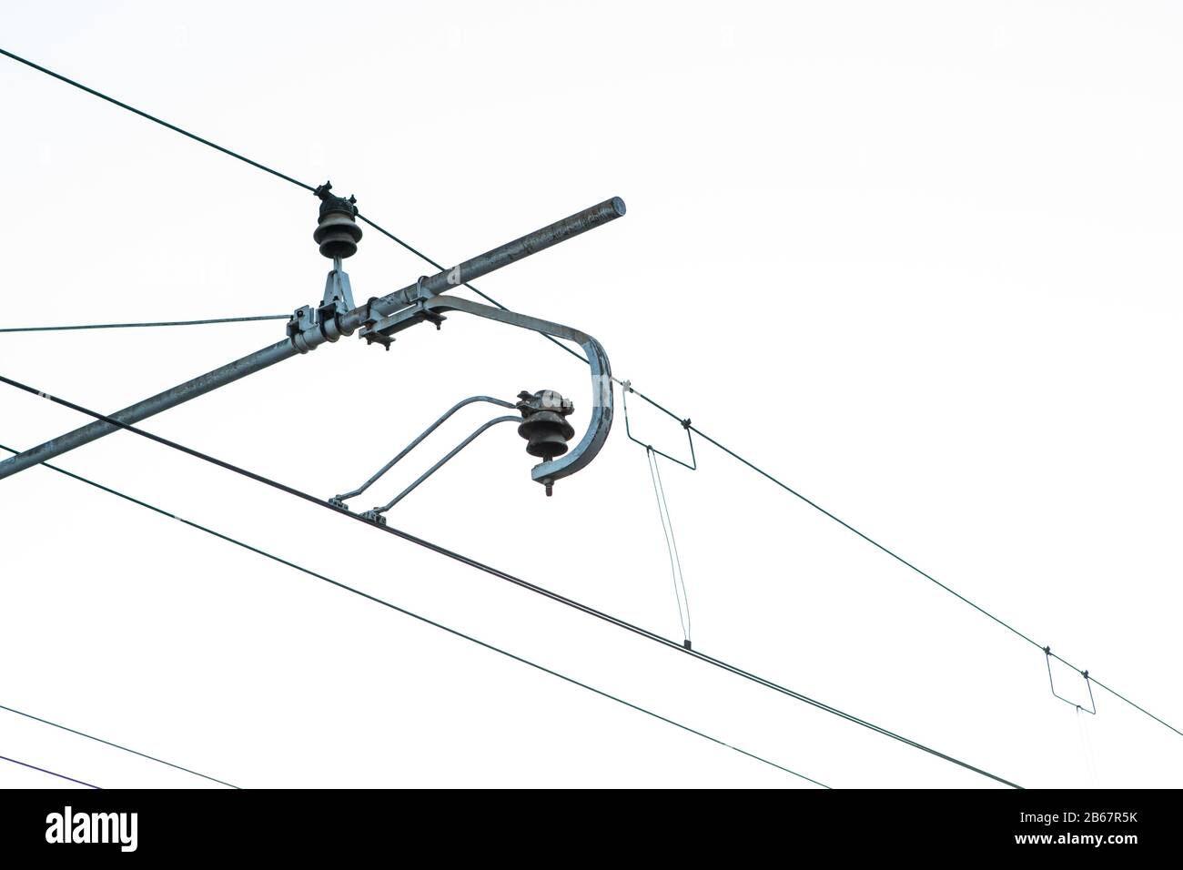 Elektrischer Draht für die deportierenden Züge Stockfoto