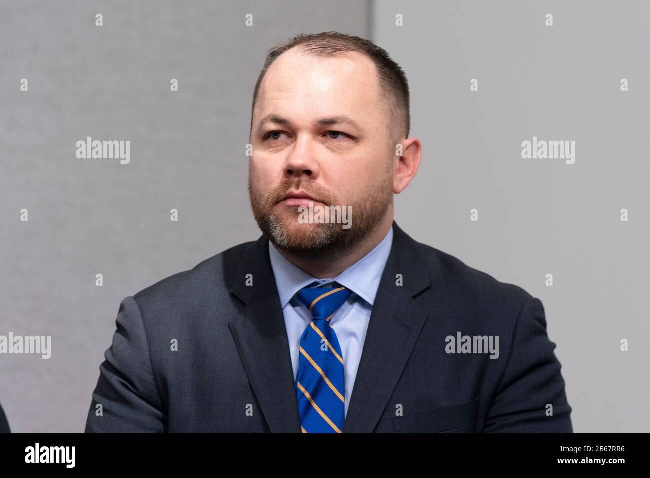 Brooklyn NY, 9. MÄRZ: Der Sprecher des New Yorker Stadtrats Corey Johnson besucht Bürgermeister Bill de Blasio täglich bei der Pressekonferenz zum COVID-19-Coronavirus dev der Stadt Stockfoto