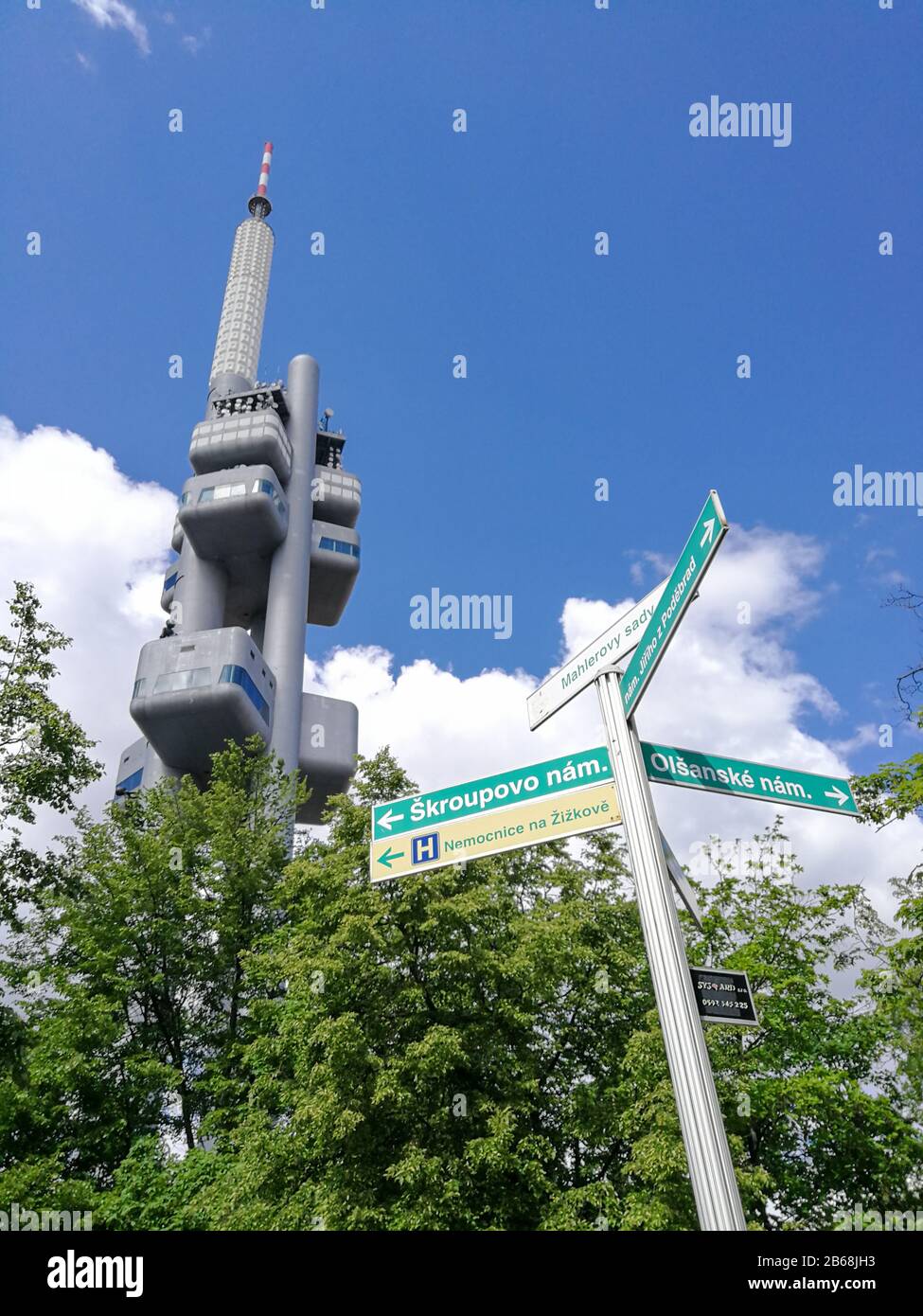 Zizkov Fernsehturm für Fernsehsignale in Prag, Tschechien Stockfoto