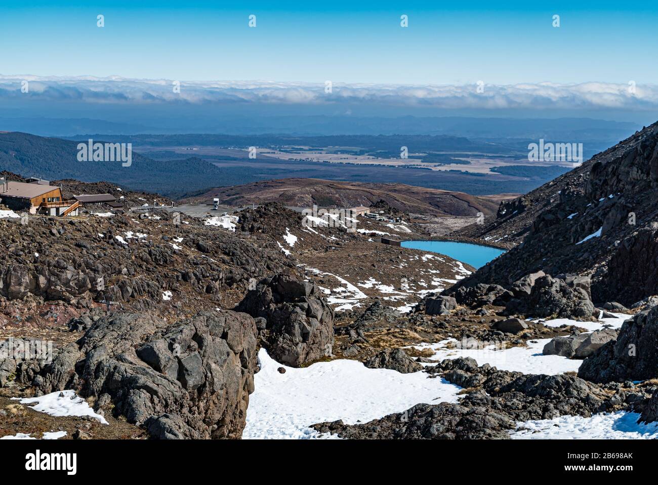 Vom Skigebiet Ruapehu aus auf den Berg zurückblickend Stockfoto