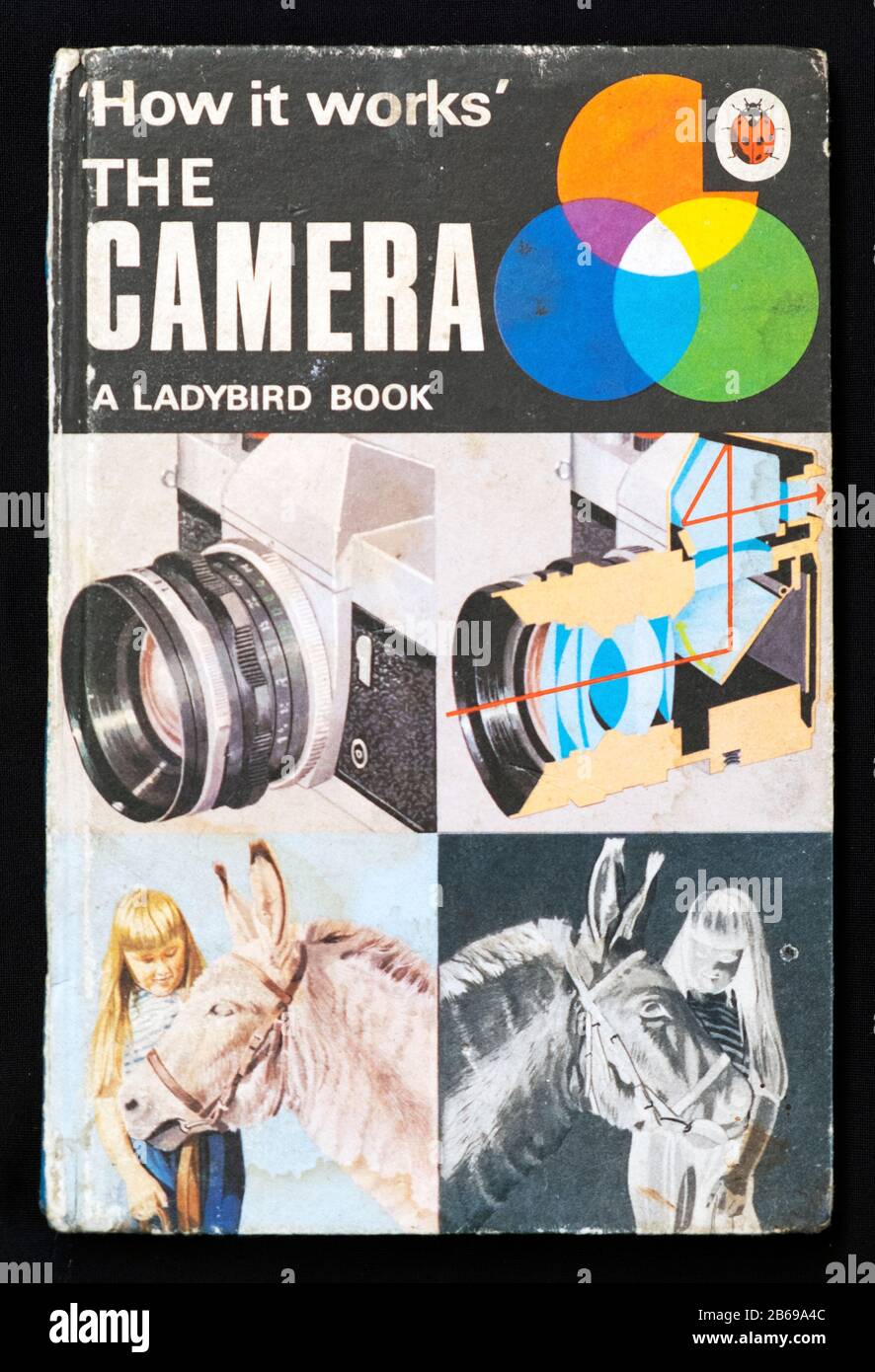 Marienkäfer Buch "wie es funktioniert" die Kamera Kinderbuch Cover 1970er Jahre in England Großbritannien KATHY DEWITT Stockfoto