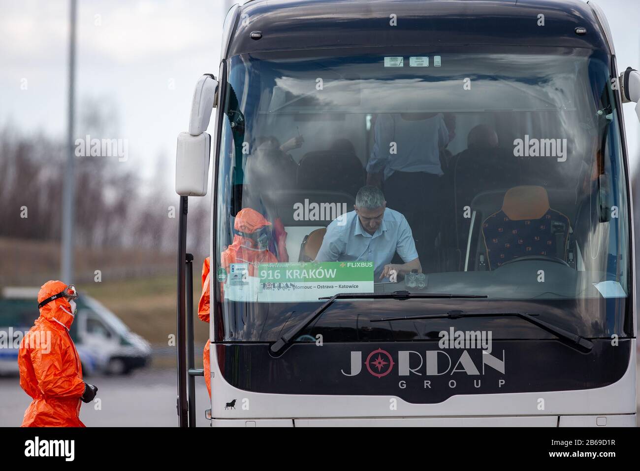 Polen medizinisches Hilfsteam zur Prävention und Grenzkontrolle des Coronavirus am Grenzübergang Gorzycki auf der Autobahn A1 zwischen Katovice ( Stockfoto