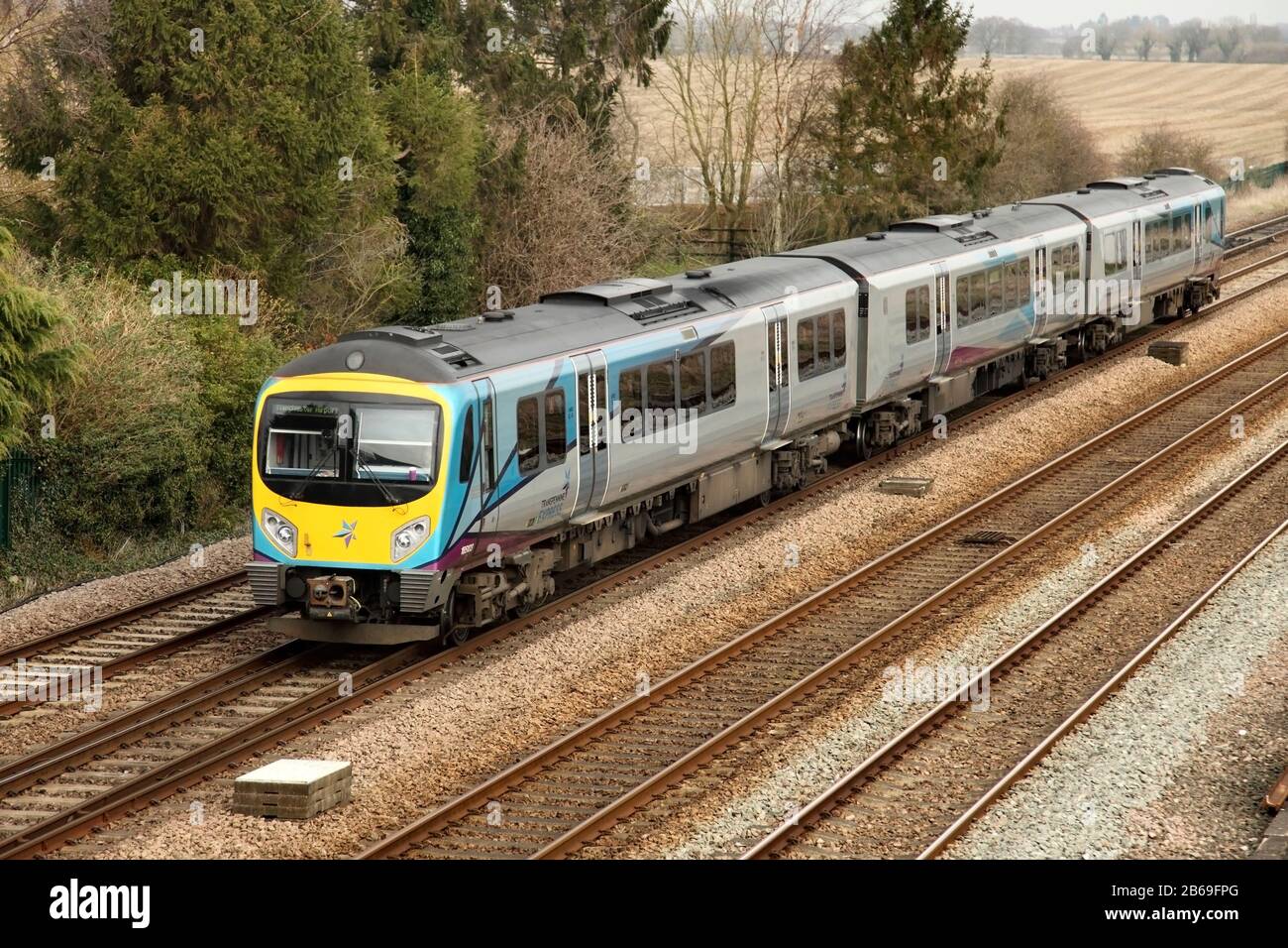 Transpennin Express Klasse 185 Diesel Vielfach-Stückzahl 185103 an der Kreuzung Colton, südlich von York, Großbritannien. Stockfoto