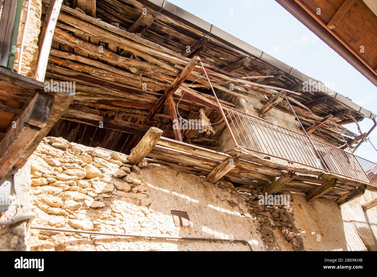 Die Scheune einer alten verlassenen Hütte in Balboutet (Usseaux) Stockfoto