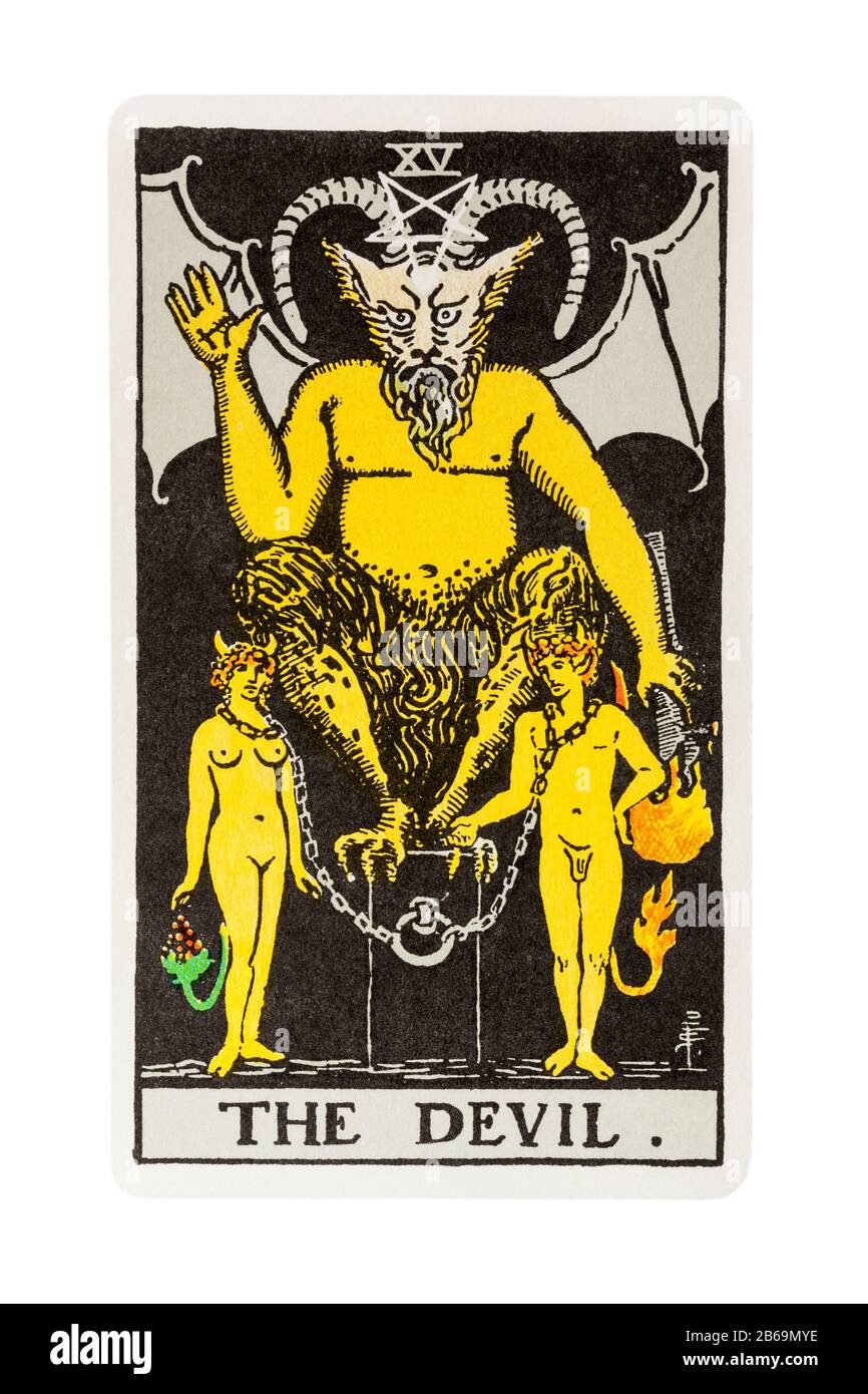 Die von Pamela Colman Smith unter Aufsicht von Arthur Edward Waite entworfene Teufelskarte aus den Rider Tarot Cards wurde auf weißem Hintergrund isoliert Stockfoto