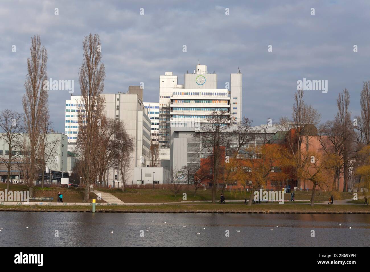 Die Bayer AG, Deutsche multinationale Pharma- und Life-Science-Unternehmen und einer der grössten Pharmaunternehmen der Welt, Berlin, Deutschland Stockfoto