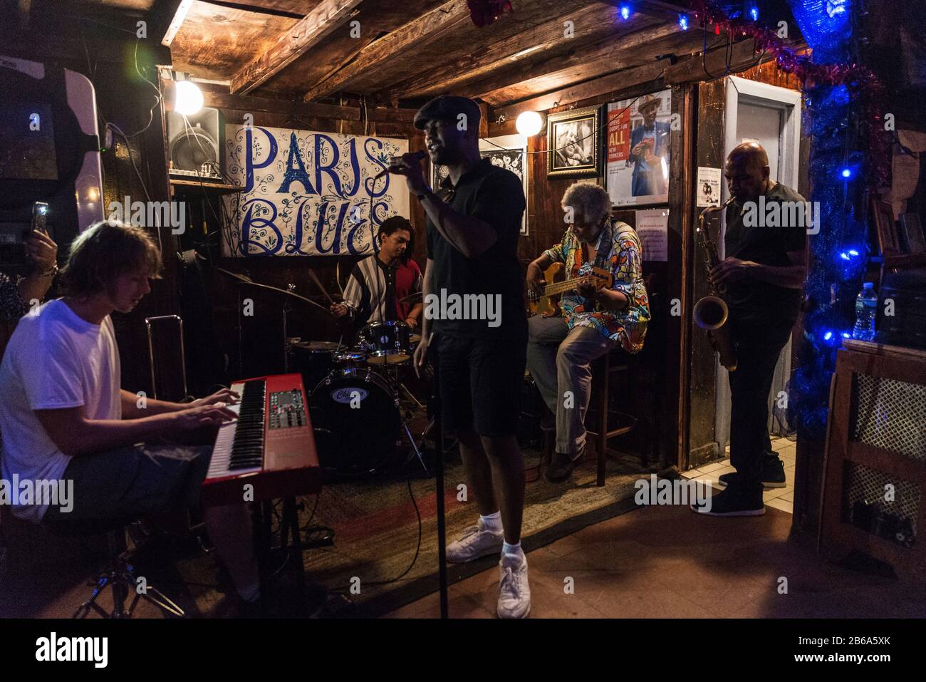 New York City, USA - 2. August 2018: Jazzband, die in einem Auftritt in Paris Blues Harlem in Harlem, New York City, USA spielt Stockfoto