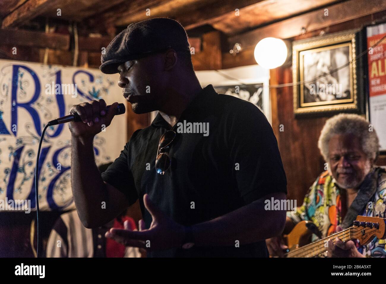 New York City, USA - 2. August 2018: Jazzband, die in einem Auftritt in Paris Blues Harlem in Harlem, New York City, USA spielt Stockfoto