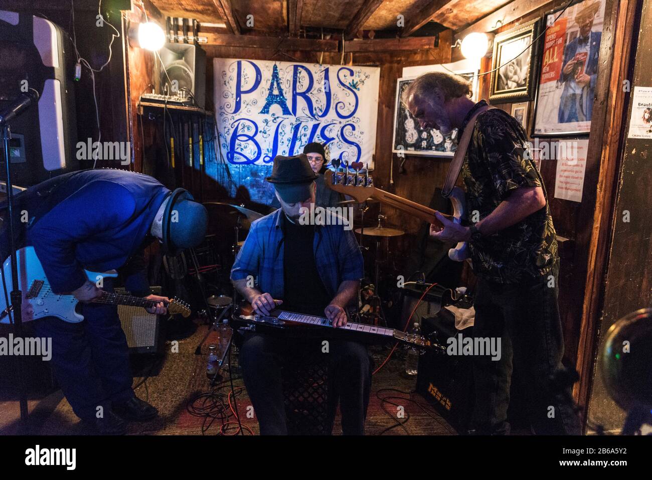 New York City, USA - 4. August 2018: Jazzband, die in einem Auftritt in Paris Blues Harlem in Harlem, New York City, USA spielt Stockfoto