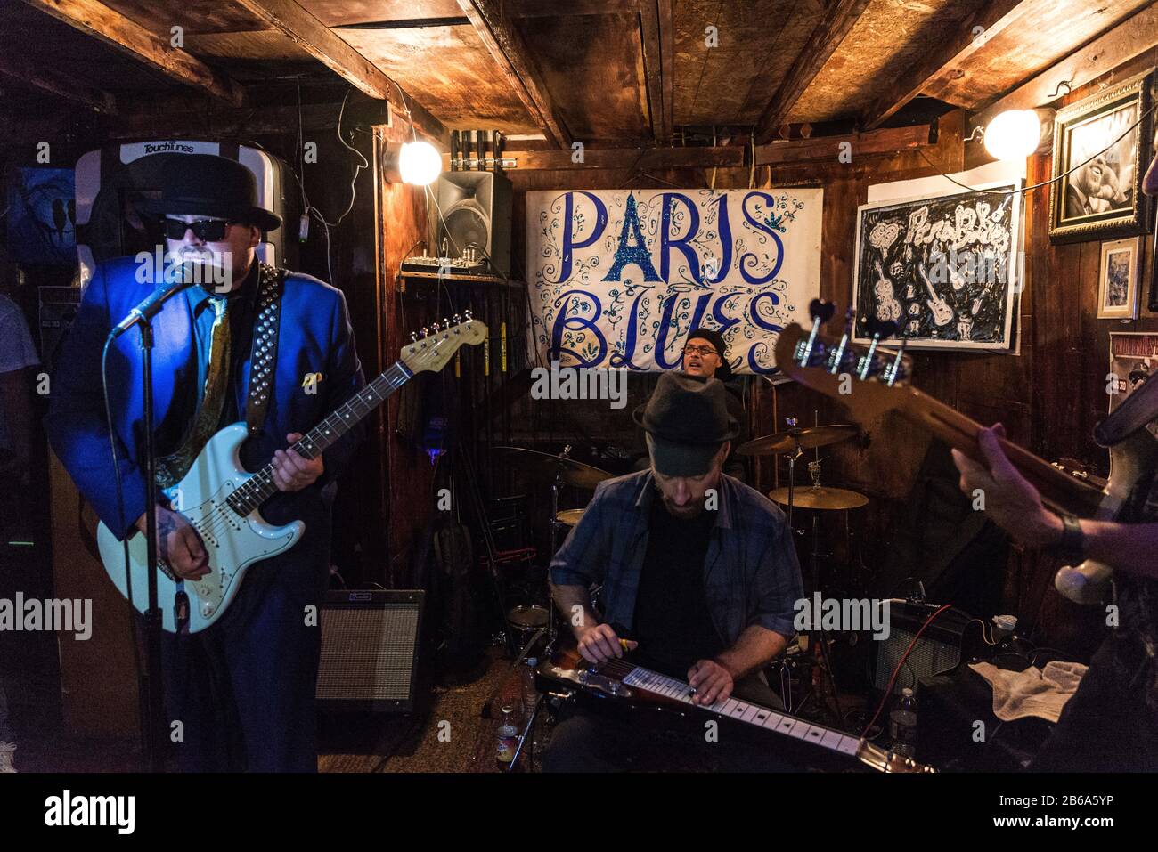 New York City, USA - 4. August 2018: Jazzband, die in einem Auftritt in Paris Blues Harlem in Harlem, New York City, USA spielt Stockfoto