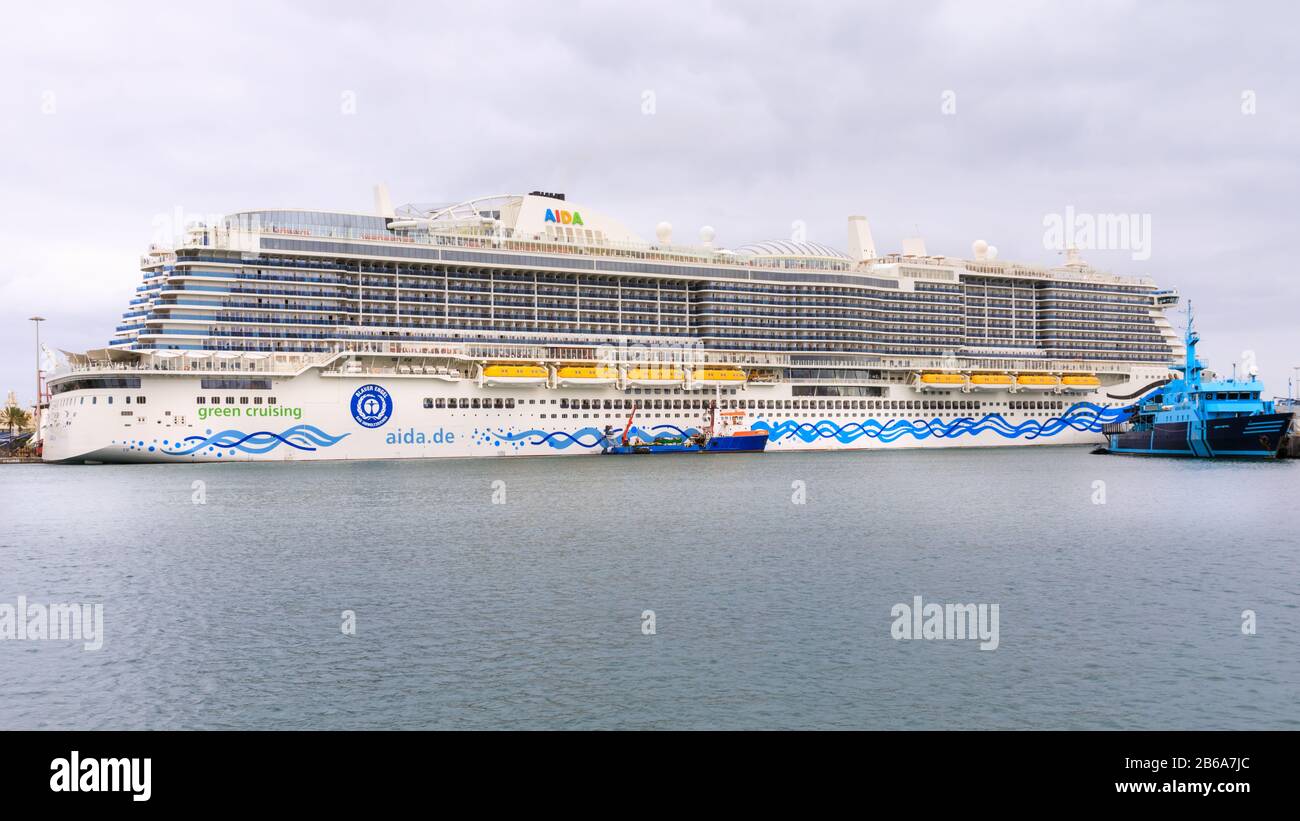 Kreuzfahrtschiff Aida Nova (auch AIDAnova), grüner Kreuzfahrtschiff in ...