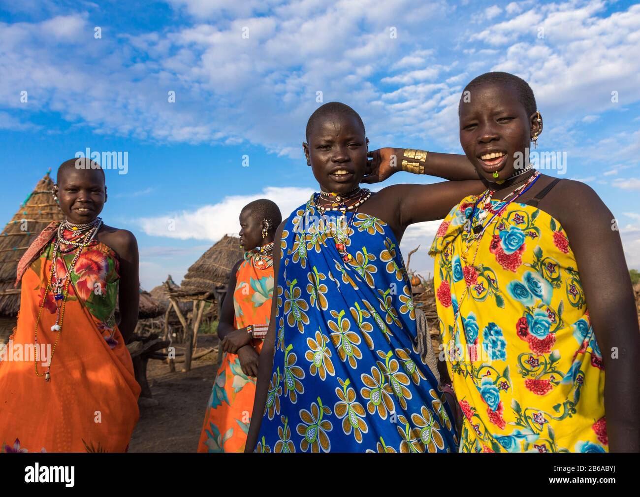 Toposa-Stammfrauen in traditioneller Kleidung, Namorunyang State, Kapoeta, Südsudan Stockfoto