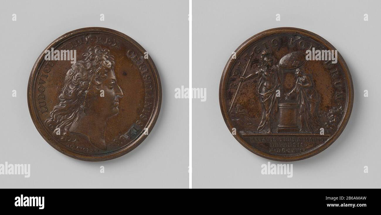 Allianz zwischen Frankreich und den Niederlanden Bronzen Penning. Voorzijde: Borststuk man binnens omschrift. Keerzijde: Pallas met speer houdt Nederlandse maagd ter beschwöring schild met lelies boven hoofd bonnen omschrift; afsrede: Opschrift. Hersteller : Jean MaugerPlaats Herstellung: Parijs dating: 1699 - 1703 Material: Brons Techniek: Slaan Abmessungen: D 4,1 cm. × g 36,31 gr Betreff: Tweede Ensonst OorlogWanneer: 1666-01-26 - 1666-01-26wie: Lodewijk XVI (koning van Frankrijk) Stockfoto