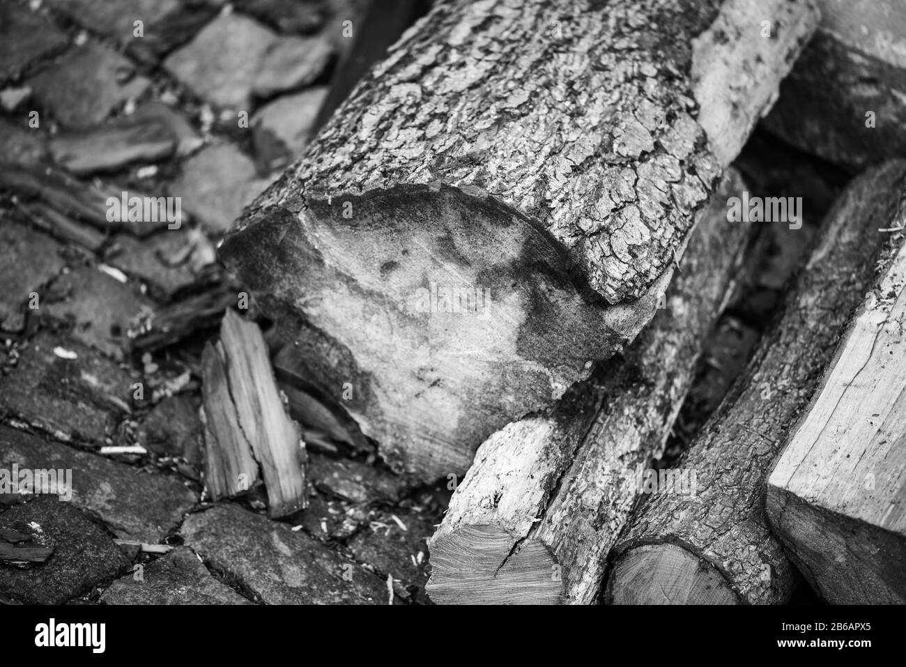 Altes Kaminholz aus der Nähe Stockfoto