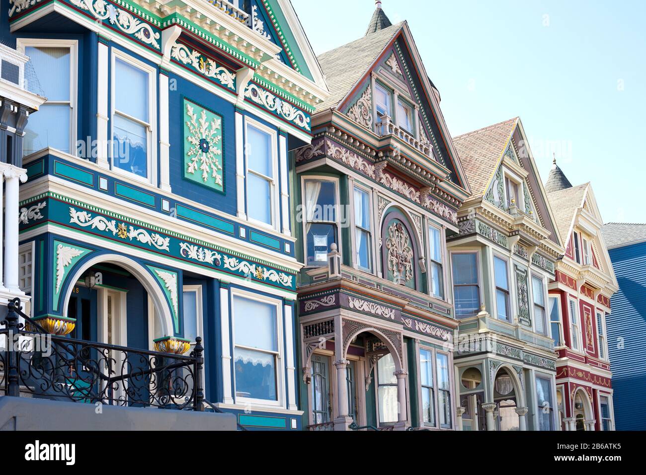 San Francisco, Kalifornien, Vereinigte Staaten - Details traditioneller viktorianischer Häuser in Haight-Ashbury Neighbourhood. Stockfoto