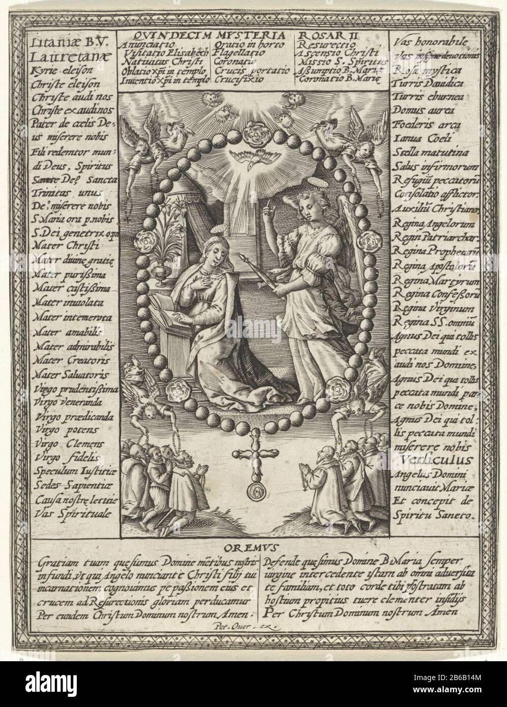 Mariä Verkündigung und gebeten von der Lorettiner Litanei kniet auf ihrem Schreibtisch. Sie wird von dem Engel Gabriel besucht. Er sagt ihr, dass sie einen Sohn tragen würde, der Christus genannt wird. Über ihnen symbolisiert die Taube den Heiligen Geist. Die Vorstellung wird in einem Rosenkoinder abgehalten. Unten betende Männer empfingen Rosenkränze Engel. Rund um den Rahmen mit den Auftritten in sieben Säulen, gebeten aus Lauret tibetischer Litanei (Litanei der seligen Jungfrau Maria) in Latijn. Hersteller: Zu drucken von: Jerome Who: Rixprentmaker: Anonymer Herausgeber: Peter Overraat (Listed Property) Herstellung: Antwerpen Datum: 1600 - 1649 Ph Stockfoto