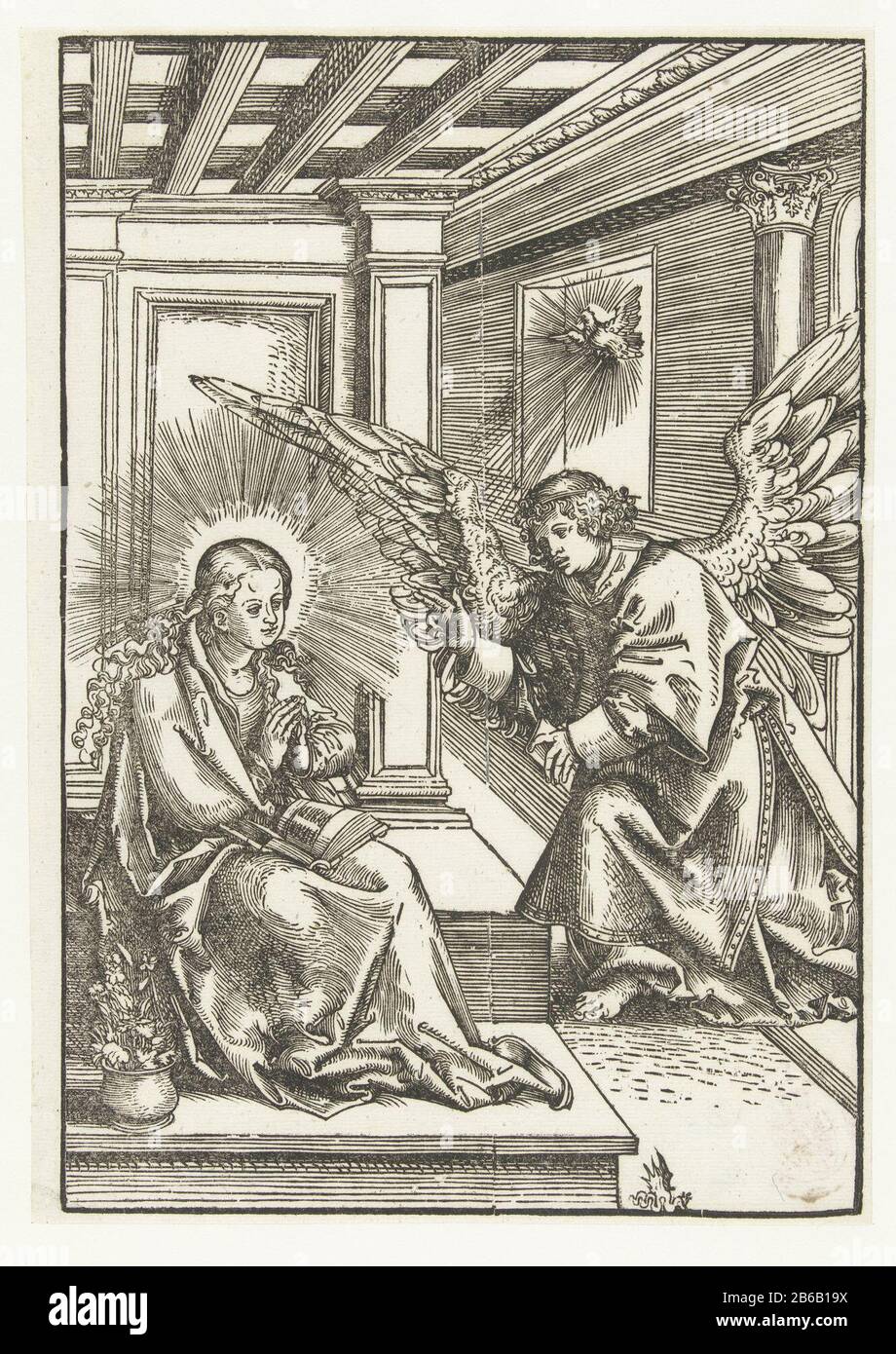 Annunciatie Mary sitzt mit einem Buch in ihrem Schoß und ihren Händen, die sie gefaltet hat. Der Engel Gabriel bringt ihr die Botschaft, dass sie schwanger werden wird. Über dem Engel fliegt eine Taube, die den Heiligen Geist auf Maria Neerdaalt symbolisiert. Hersteller : Druckerhersteller Lucas Cranach (I) (denkmalgeschütztes Gebäude) Ort Herstellung: Deutschland Datum: 1482 - 1553 Physische Merkmale: Holzschnittmaterial: Papiertechnik: Holzschnitt Abmessungen: Bild: H 246 mm × W 168 mm Betreff: Die Verkündigung: Maria Benthisch, normalerweise lesend, wird von dem Engel besucht (manchmal hört eine Frau das Gespräch) Stockfoto