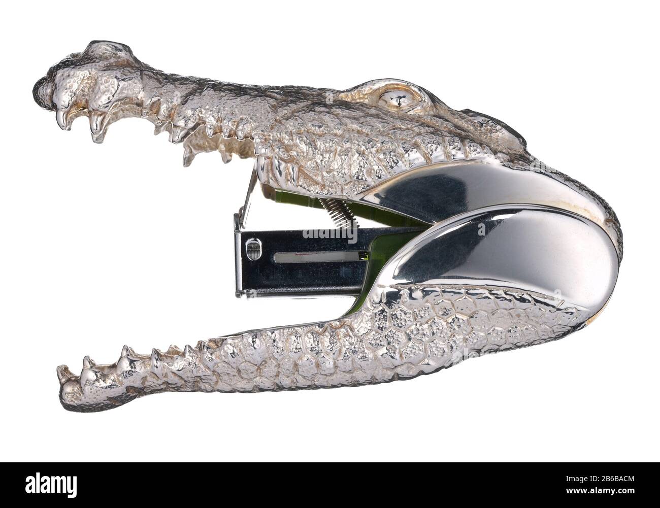 Ein silbernes Krokodilkiefer-Design, das zu einem Hefter gemacht wurde. Stockfoto