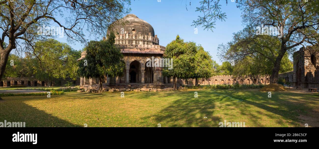 Sikandar Lodis Grab in Lodhi Garden, ohne Menschen, am Ende eines Frühlingsnachmittags eingenommen, Delhi, Indien Stockfoto