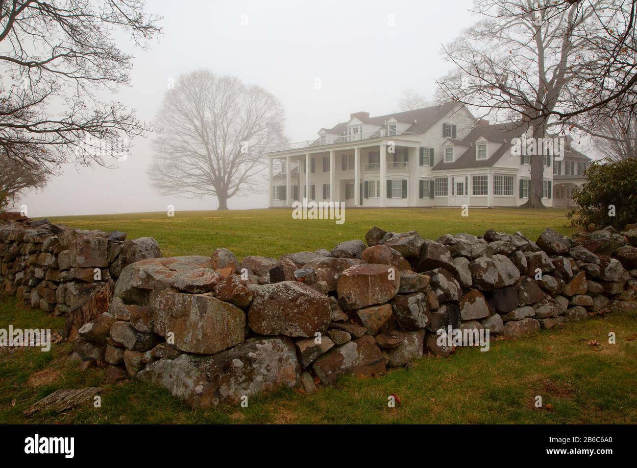Pope Riddle House in Fog, Hill-Stead Museum, Farmington, Connecticut Stockfoto