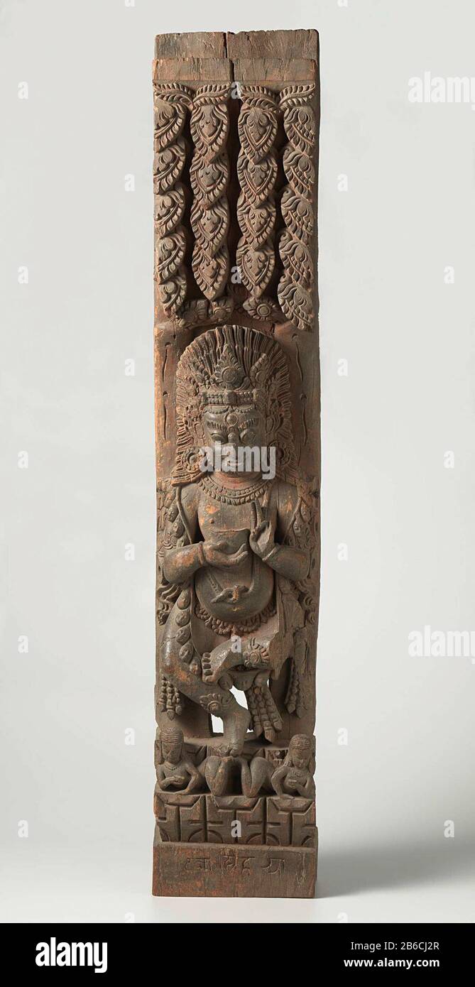 Sculpture Architectuur-Fragment, een kala onder een boom staande. Hersteller : AnoniemPlaats Herstellung: Nepal dating: CA. 1700 - ca. 1800 Material: Hout Abmessungen: H 110,8 cm × b 21,5 cm × d 12,3 cm × g 17,2 kg Stockfoto