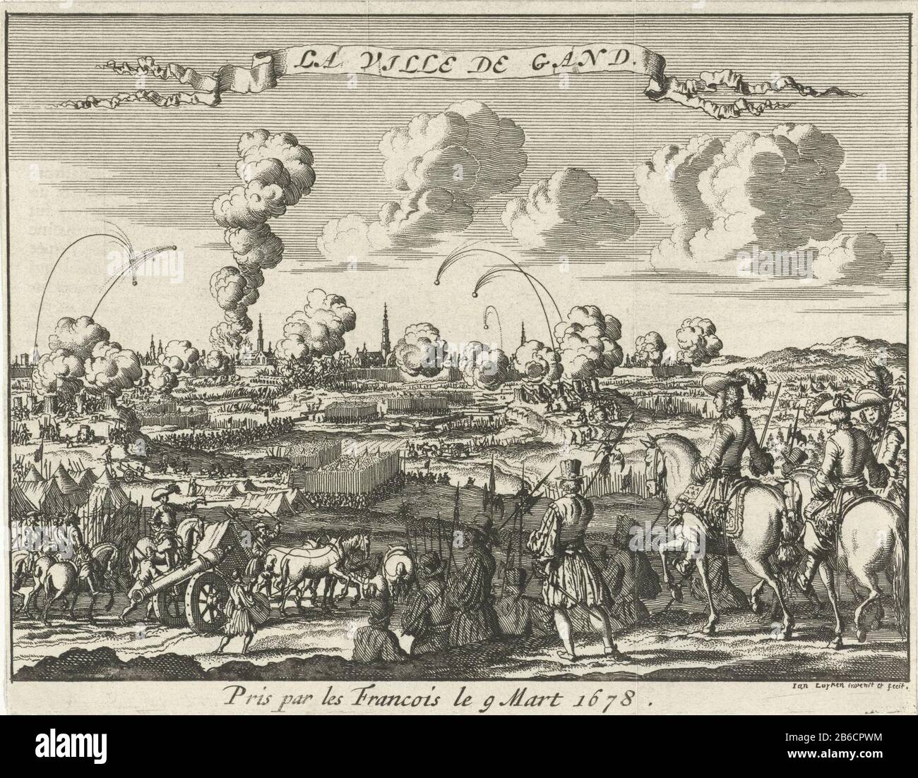 Belagerung von Gent durch die Franzosen, 1678 wurde La Ville de Gand (Titelobjekt) von der französischen Armee unter König Ludwig XVI. Belagert Die Stadt wurde am 9. März 1678 eingenommen. Im Vordergrund französische Offiziere zu Pferd in der Ferne Gent. Hersteller : Druckerhersteller Jan Luyken (denkmalgeschütztes Gebäude) in seinem Entwurf: Jan Luyken (denkmalgeschütztes Gebäude) Herausgeber: Hendrick und Dirk Tree Place Herstellung: Amsterdam Datum: 1680 Physikalische Merkmale: Ätzmaterial: Papiertechnik: Ätzmaße: Blatt: H 123 mm × W 157 mmToelichtingIllustratie im Le Mercure Hollandois, contenant les choses les plus remarq Stockfoto