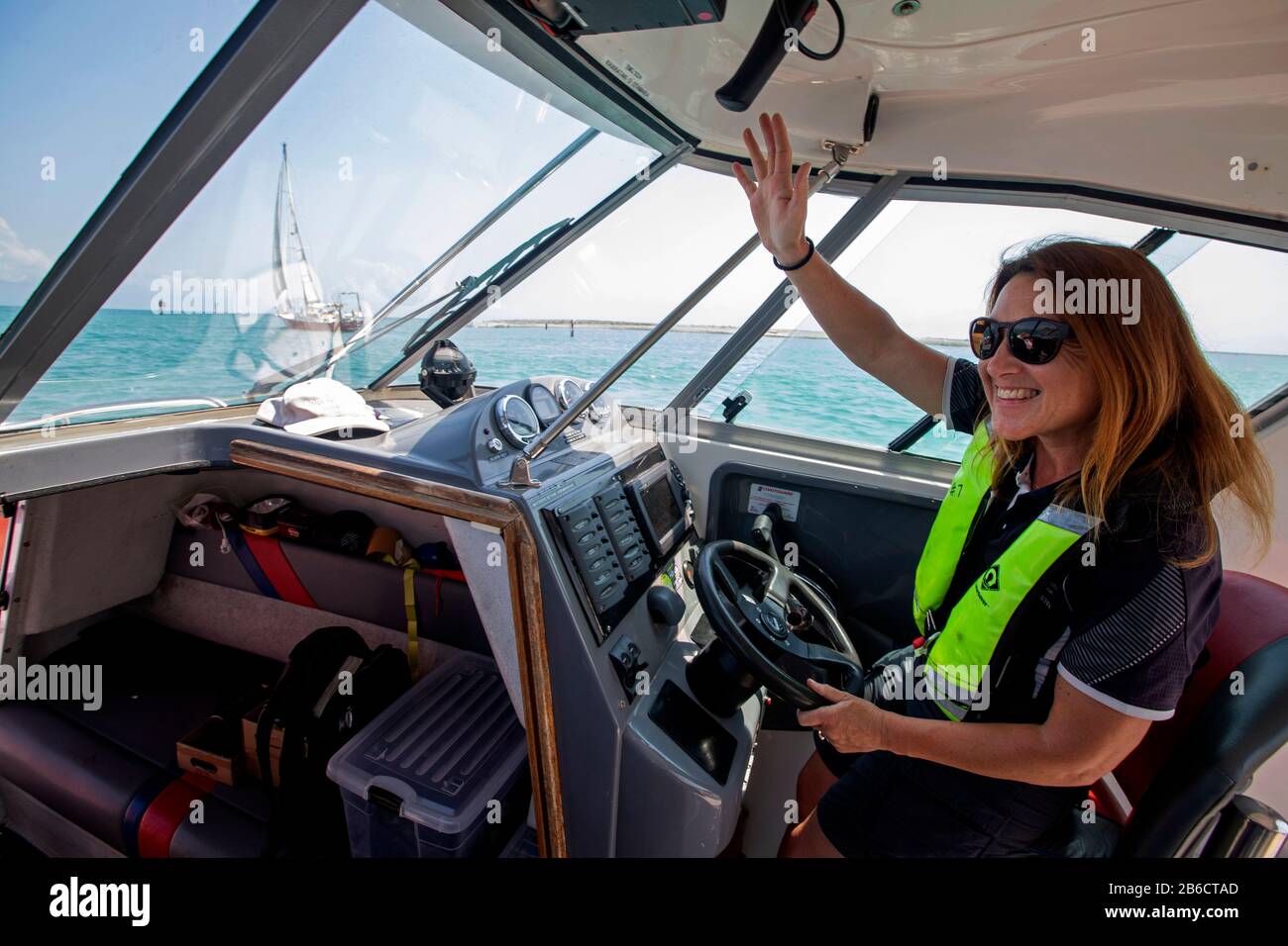 Port Nelson stellvertretende Harbormeisterin Amanda Kerr auf den Gewässern vor Port Nelson, Nelson, Neuseeland Stockfoto