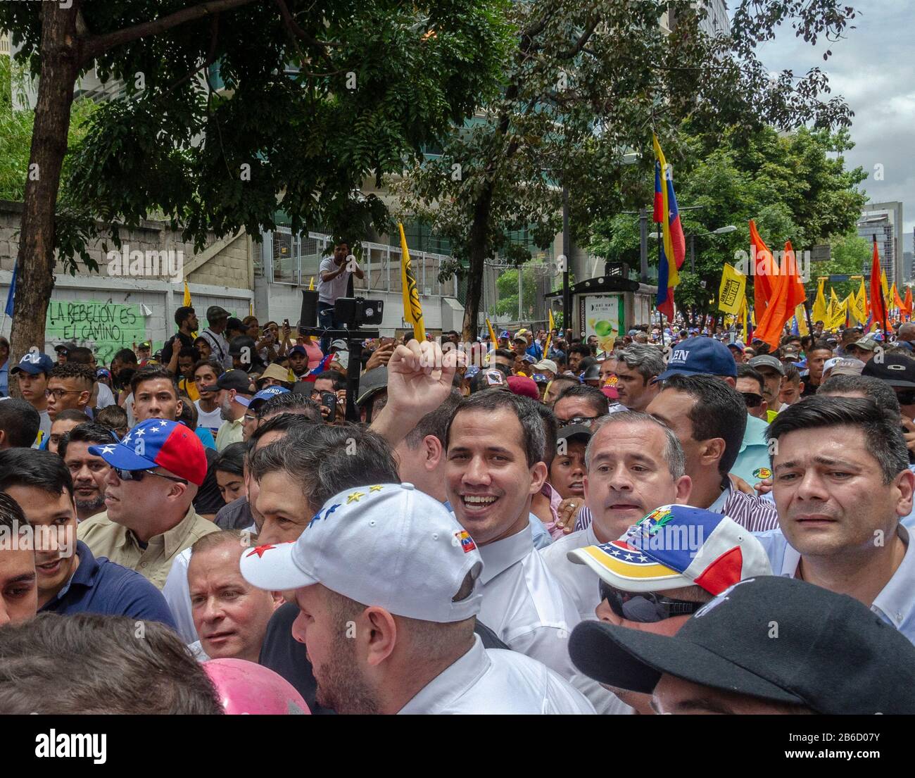 Caracas, Miranda, Venezuela. März 2020. Interimspräsident JUAN GUAIDO spaziert bei der Kundgebung mit den Menschen. März und versammeln sich in Caracas, damit die venezolanischen Bürger ihr Recht auf einen Sitz in der Nationalversammlung beanspruchen. Credit: Jimmy Villalta/ZUMA Wire/Alamy Live News Stockfoto