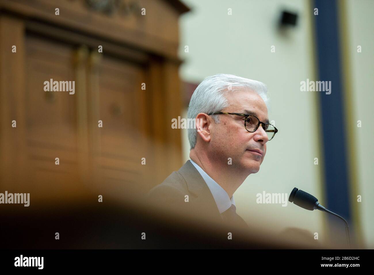 Charles W. scharf, Chief Executive Officer (CEO) und Präsident von Wells Fargo & Company, zeugt am Dienstag, den 10. März 2020, vor dem US-Hausausschuss für Finanzdienstleistungen im United States Capitol in Washington D.C., USA. Kredit: Stefani Reynolds / CNP / MediaPunch Stockfoto